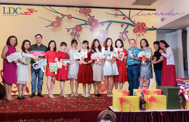 Hướng dẫn chụp ảnh year end party sự kiện đẹp cho năm 2025