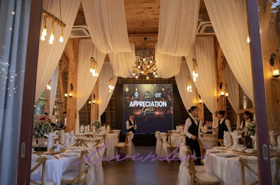 Hướng dẫn chụp ảnh year end party sự kiện đẹp cho năm 2025 Hướng dẫn chụp ảnh year end party sự kiện đẹp cho năm 2025