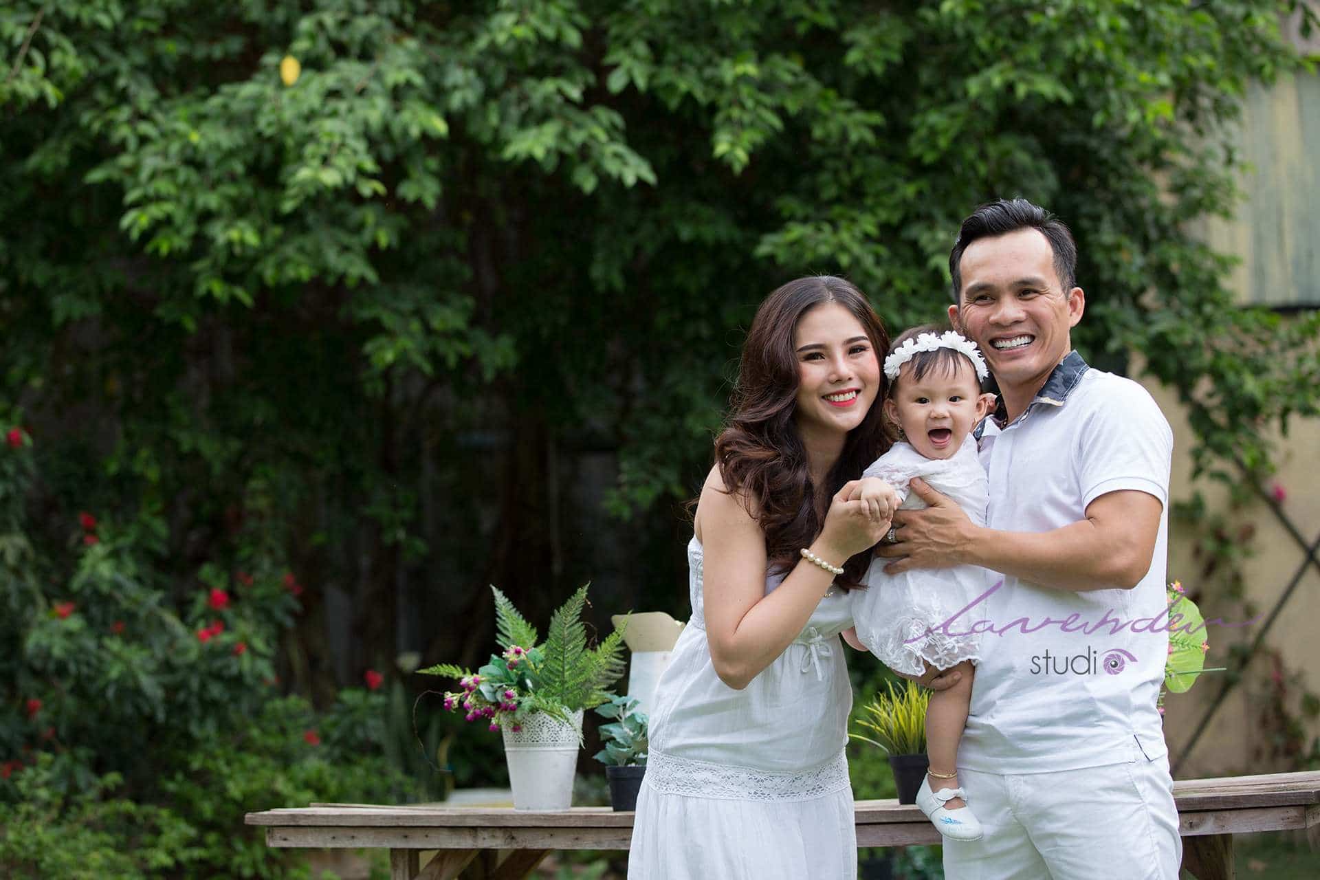 concept chụp ảnh gia đình ngoại cảnh Tết 2025