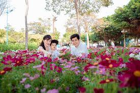 trang phục chụp ảnh gia đình ngoại cảnh Tết