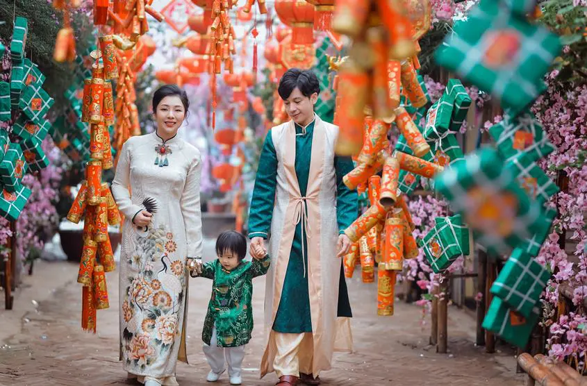 trang phục chụp ảnh gia đình ngoại cảnh Tết