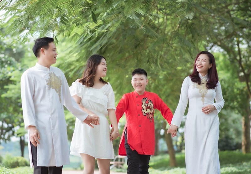 trang phục chụp ảnh gia đình ngoại cảnh Tết
