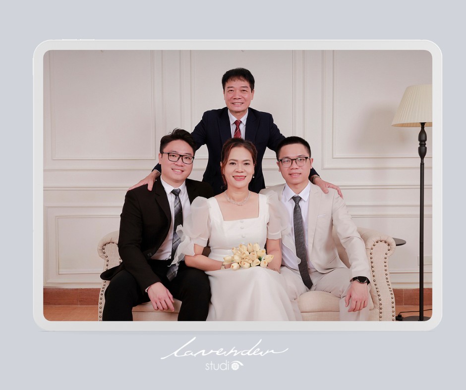 Chụp ảnh gia đình Tết Xuân Ất Tỵ 2025 tại nhà: Nên hay không nên? Chụp ảnh gia đình Tết Xuân Ất Tỵ 2025 tại nhà: Nên hay không nên?