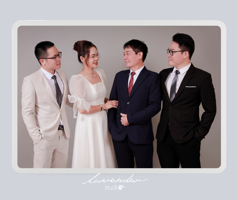 Chụp ảnh gia đình Tết Xuân Ất Tỵ 2025 tại nhà: Nên hay không nên? Chụp ảnh gia đình Tết Xuân Ất Tỵ 2025 tại nhà: Nên hay không nên?