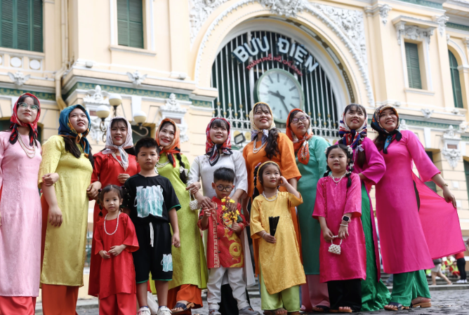 Một số địa điểm chụp hình áo dài ngoại cảnh ở TP.HCM năm 2025 không nên bỏ qua