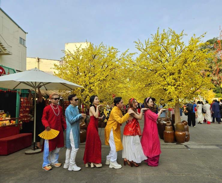 Một số địa điểm chụp hình áo dài ngoại cảnh ở TP.HCM năm 2025 không nên bỏ qua