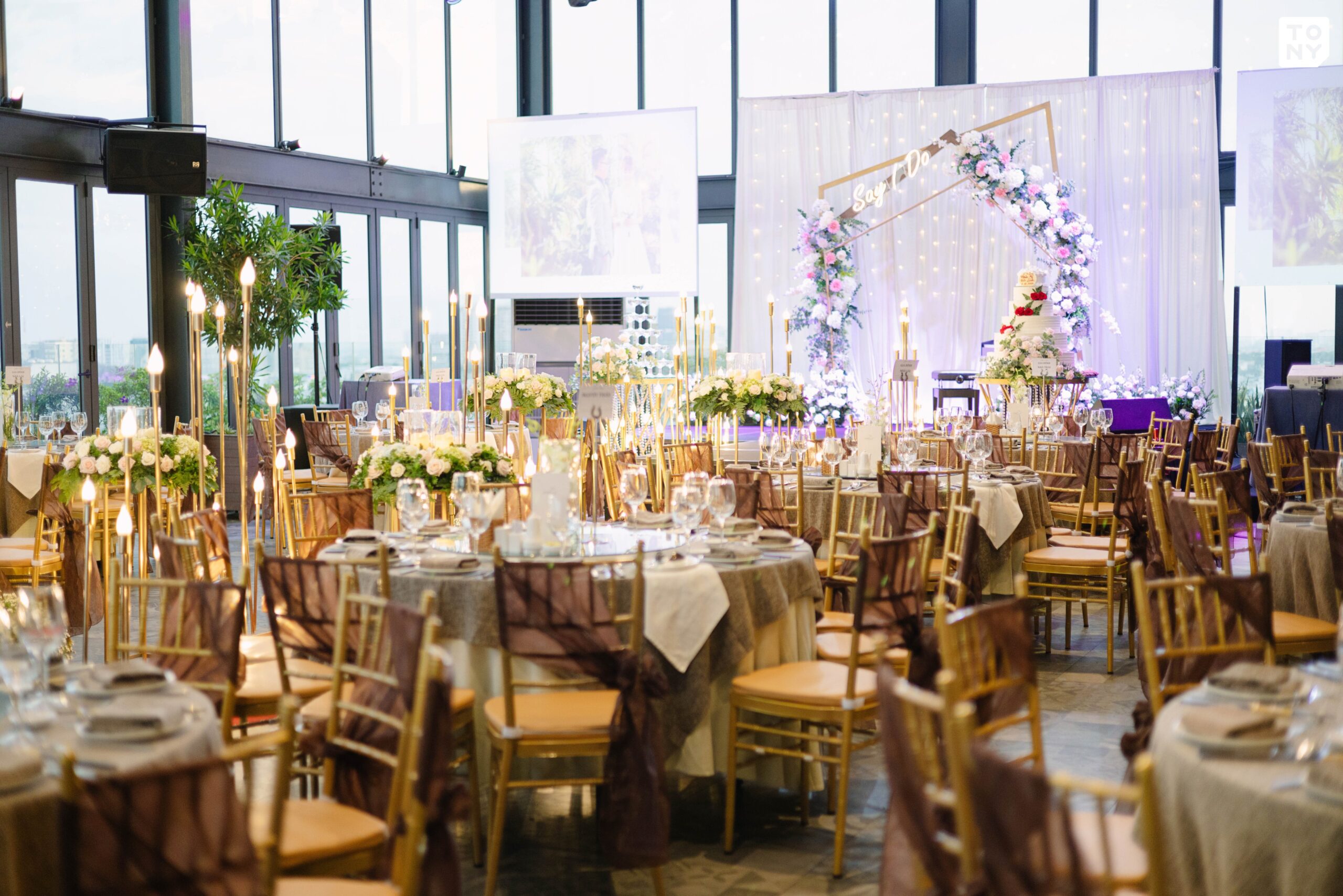 Giải đáp: Nên tổ chức tiệc cưới tại nhà hàng hay ở nhà? Giải đáp: Nên tổ chức tiệc cưới tại nhà hàng hay ở nhà?