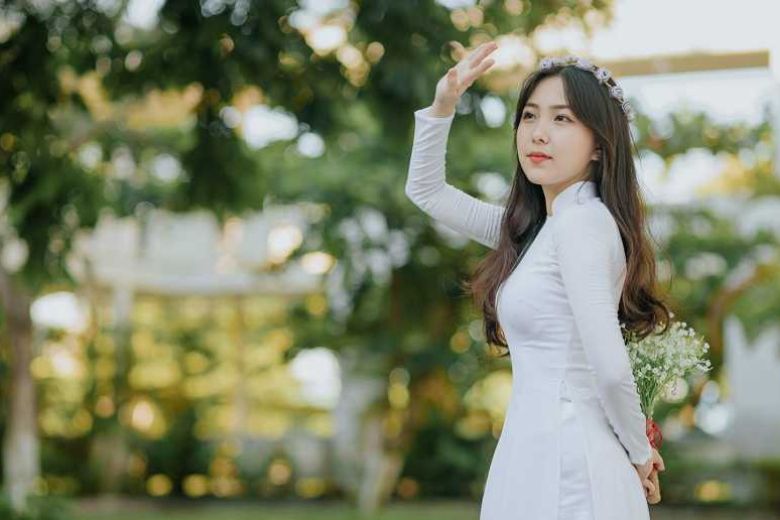 Cách tạo dáng chụp ảnh áo dài kỷ yếu không thể bỏ qua Cách tạo dáng chụp ảnh áo dài kỷ yếu không thể bỏ qua