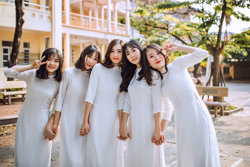 Cách tạo dáng chụp ảnh áo dài kỷ yếu không thể bỏ qua Cách tạo dáng chụp ảnh áo dài kỷ yếu không thể bỏ qua