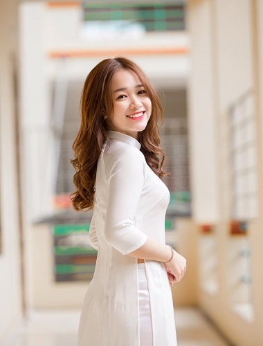 Cách tạo dáng chụp ảnh áo dài kỷ yếu không thể bỏ qua Cách tạo dáng chụp ảnh áo dài kỷ yếu không thể bỏ qua