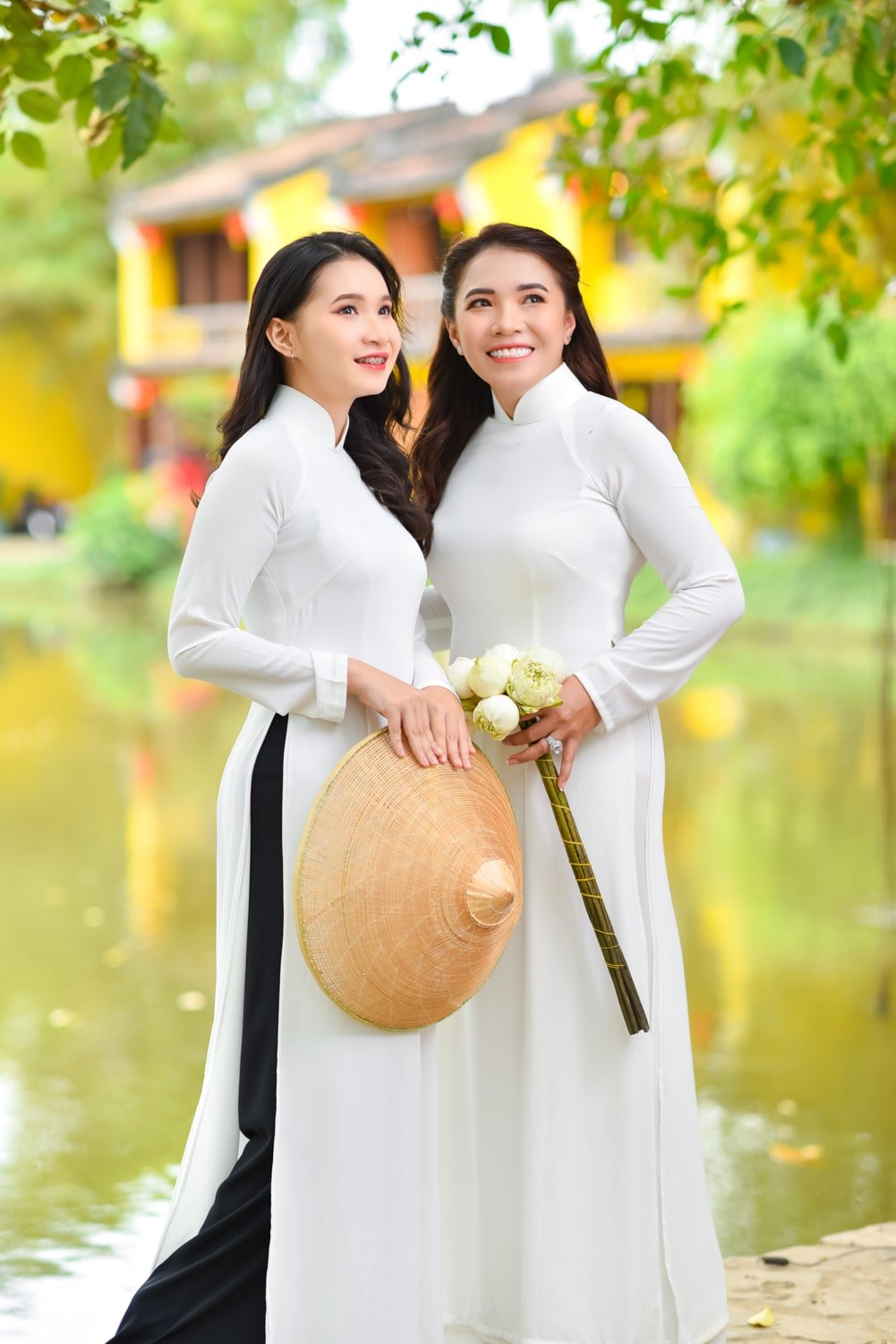 Bộ ảnh áo dài trắng - Biểu tượng của vẻ đẹp và văn hóa truyền thống