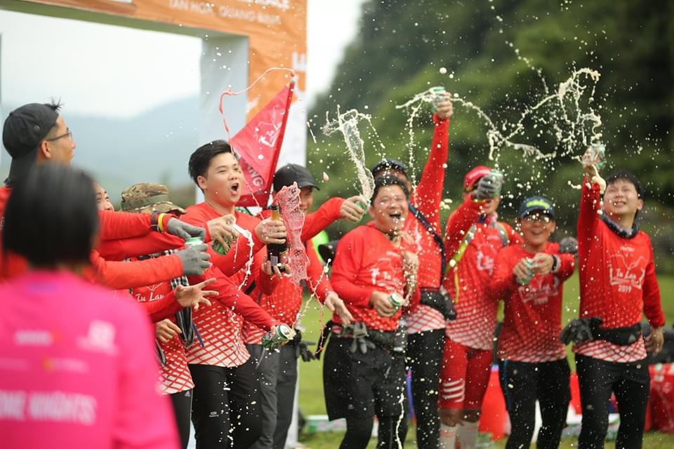 Chụp hình teambuilding và 10 cách tạo dáng đẹp cho doanh nghiệp Chụp hình teambuilding và 10 cách tạo dáng đẹp cho doanh nghiệp