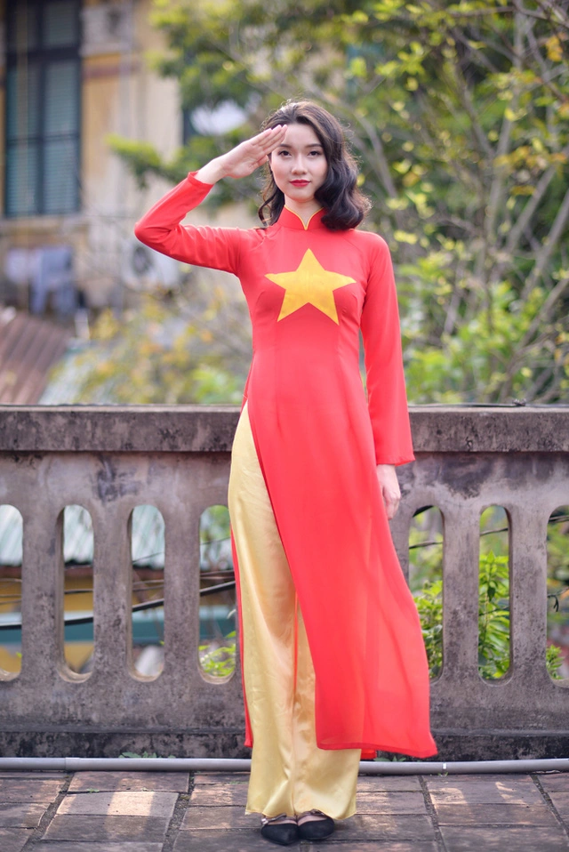 Trang phục áo dài cờ đỏ sao vàng cực HOT để chụp ảnh áo dài Quốc Khánh 2/9 tại Hà Nội