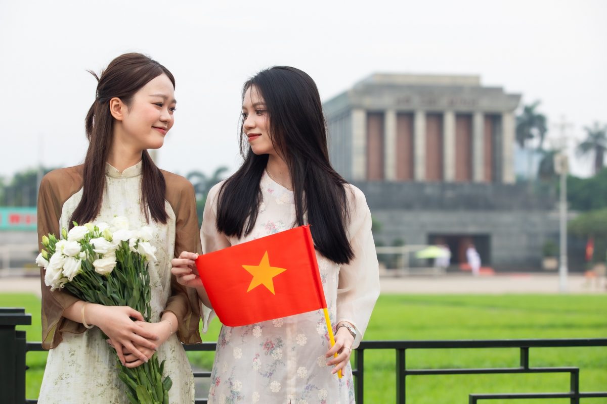 Dịch vụ ghép ảnh chân dung ở Lăng Bác