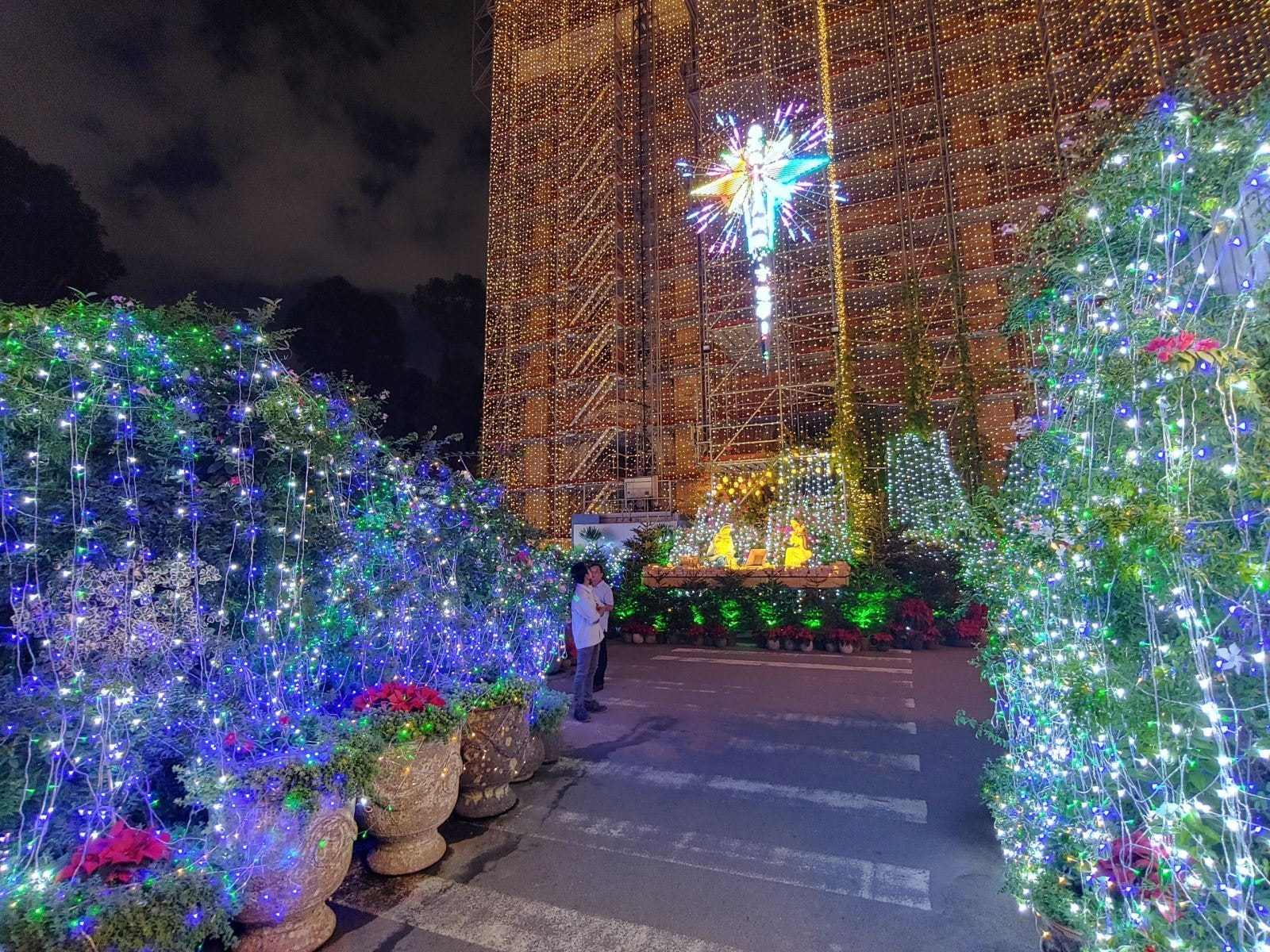 Chụp ảnh Noel ngoài trời: Góc sống ảo mùa lễ hội không thể bỏ lỡ Chụp ảnh Noel ngoài trời: Góc sống ảo mùa lễ hội không thể bỏ lỡ