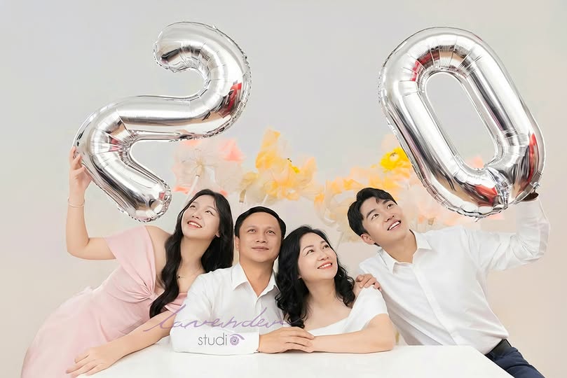 Chụp hình kỷ niệm ngày cưới – Cách lưu giữ hạnh phúc trọn vẹn theo năm tháng Chụp hình kỷ niệm ngày cưới – Cách lưu giữ hạnh phúc trọn vẹn theo năm tháng