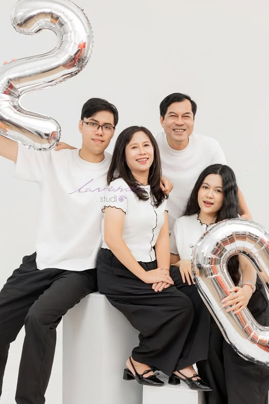 Chụp hình kỷ niệm ngày cưới – Cách lưu giữ hạnh phúc trọn vẹn theo năm tháng Chụp hình kỷ niệm ngày cưới – Cách lưu giữ hạnh phúc trọn vẹn theo năm tháng