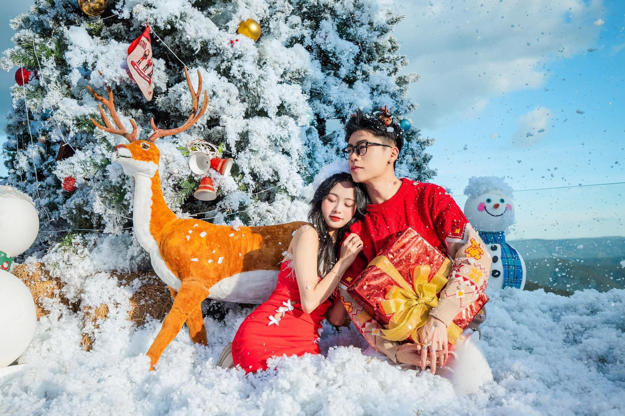 Chụp ảnh Noel ngoài trời: Góc sống ảo mùa lễ hội không thể bỏ lỡ Chụp ảnh Noel ngoài trời: Góc sống ảo mùa lễ hội không thể bỏ lỡ