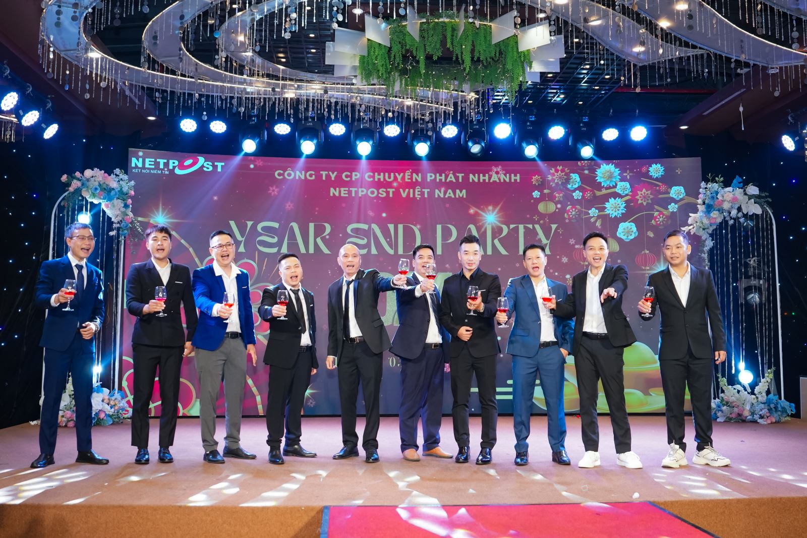 Thị trường chụp ảnh Year End Party sôi động: Các gói dịch vụ nổi bật năm nay