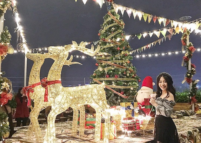 Top điểm check-in Noel lung linh ở Hà Nội như Châu Âu