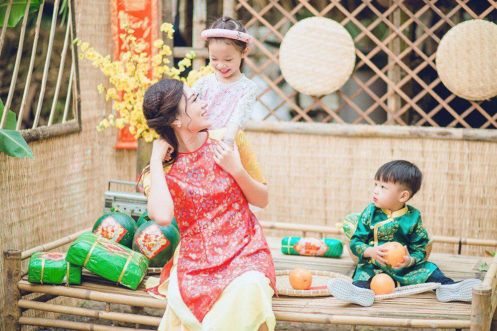 Thị trường chụp ảnh gia đình Tết tăng mạnh: Người người đặt lịch trước cả tháng Thị trường chụp ảnh gia đình Tết tăng mạnh: Người người đặt lịch trước cả tháng