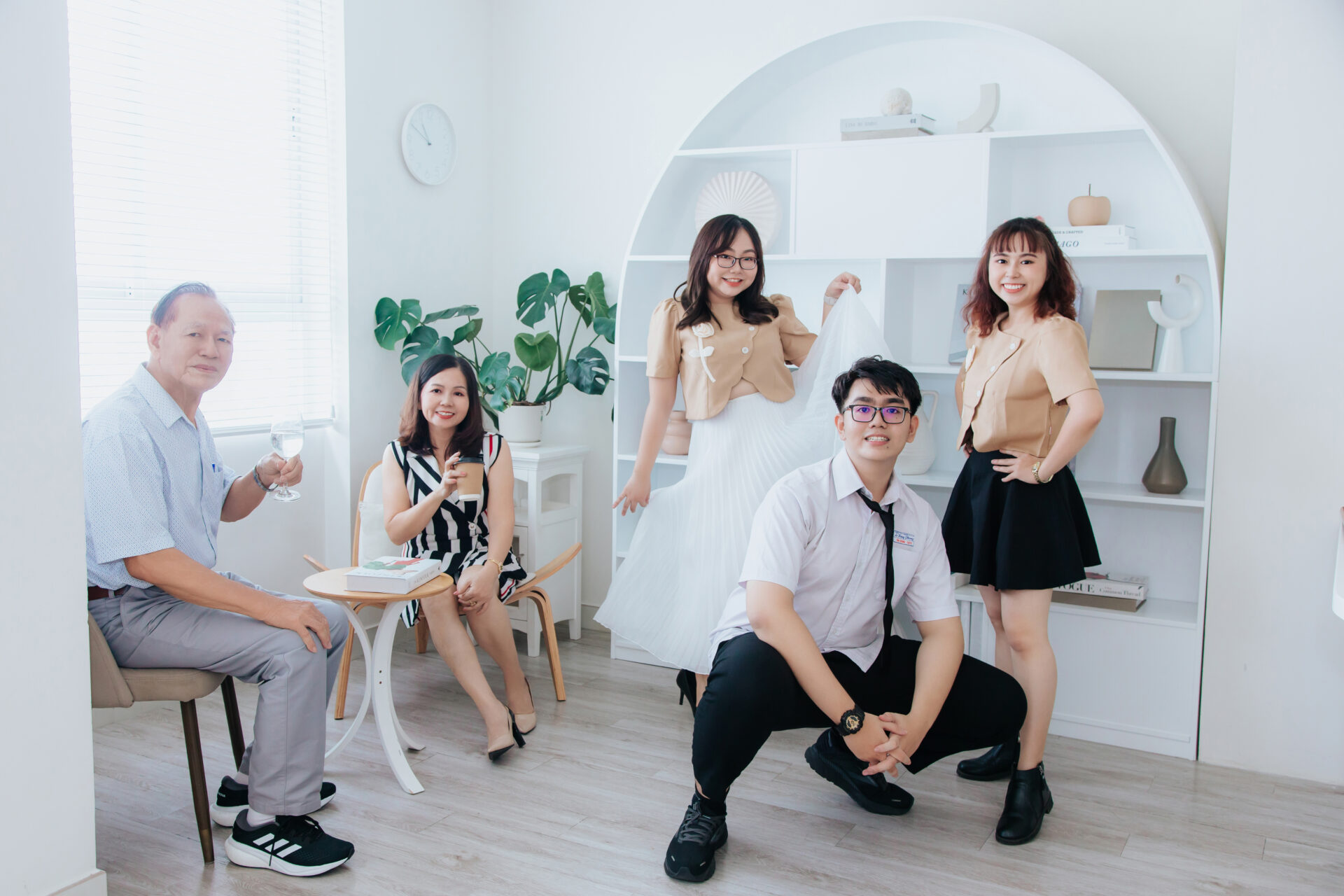 Thị trường chụp ảnh gia đình Tết tăng mạnh: Người người đặt lịch trước cả tháng Thị trường chụp ảnh gia đình Tết tăng mạnh: Người người đặt lịch trước cả tháng