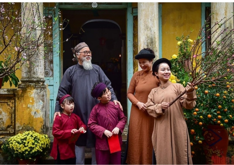 Gợi ý concept chụp ảnh gia đình áo dài phù hợp mọi thế hệ