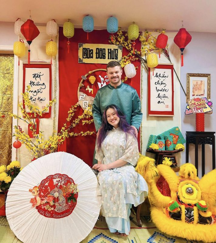 Trend chụp ảnh Tết cùng áo dài của người nước ngoài 2026 Trend chụp ảnh Tết cùng áo dài của người nước ngoài 2026