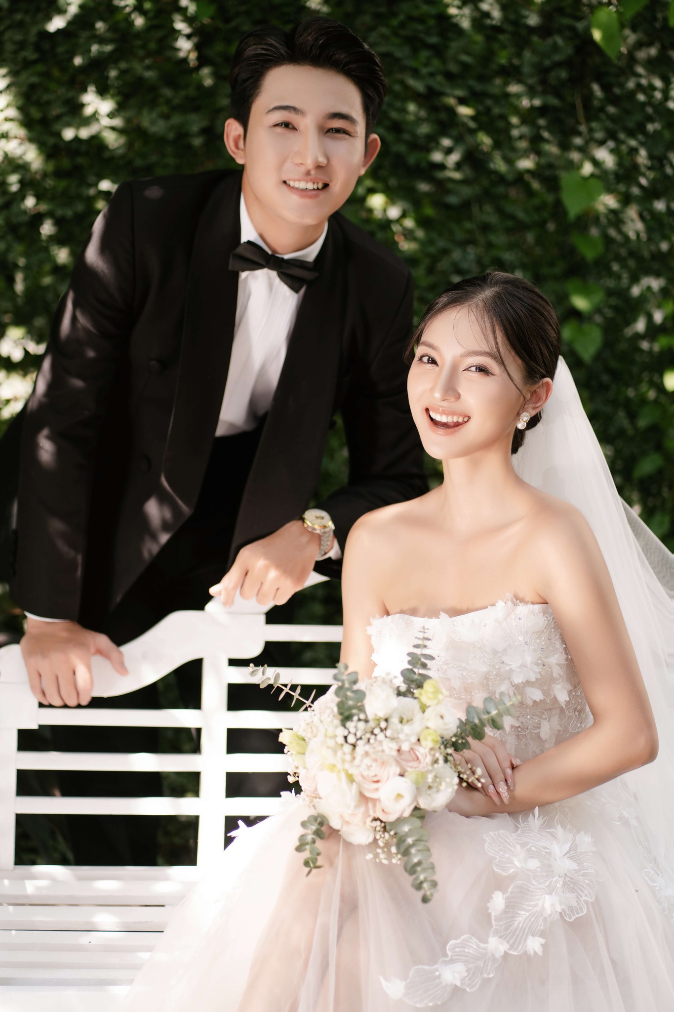 Concept chụp ảnh cưới 2026 ngoài trời đẹp và lãng mạn