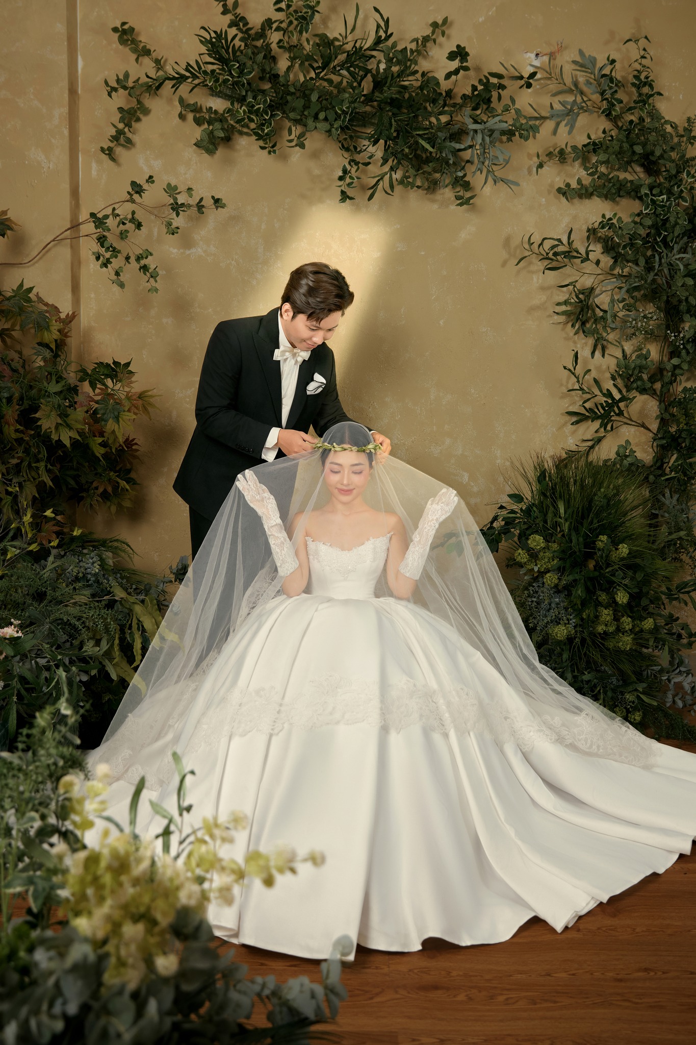 Concept chụp ảnh cưới 2026 ngoài trời đẹp và lãng mạn