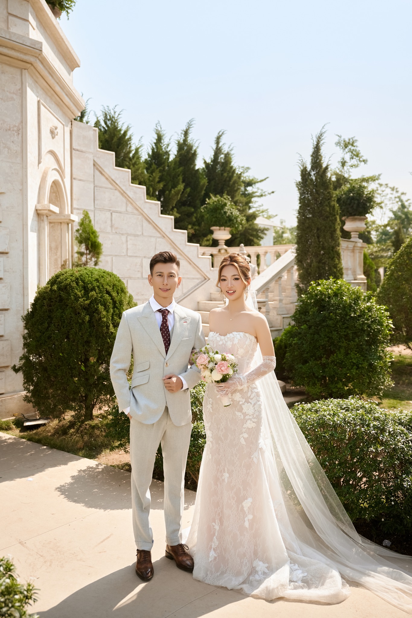 Concept chụp ảnh cưới 2026 ngoài trời đẹp và lãng mạn