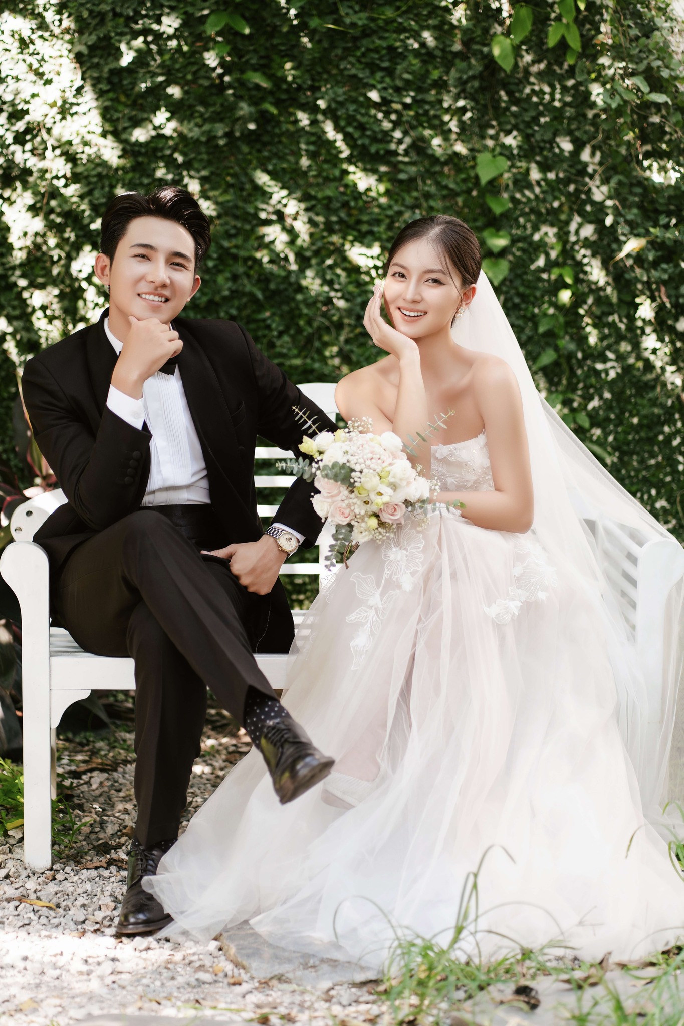 Concept chụp ảnh cưới 2026 ngoài trời đẹp và lãng mạn