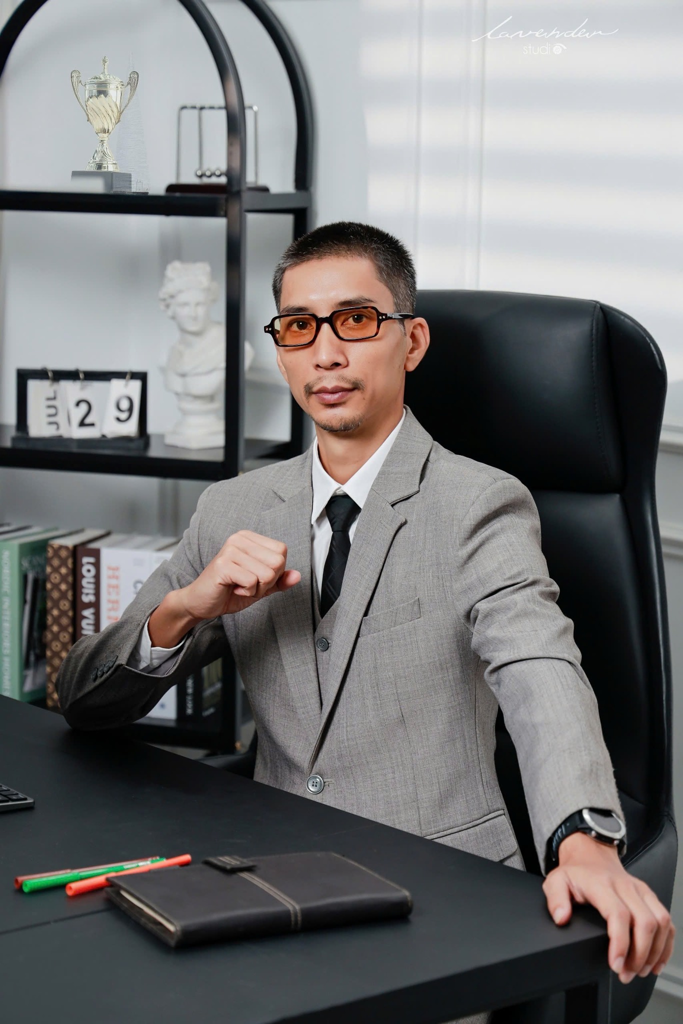 Xu hướng chụp hình chân dung doanh nhân 2026 được ưa chuộng nhất Xu hướng chụp hình chân dung doanh nhân 2026 được ưa chuộng nhất