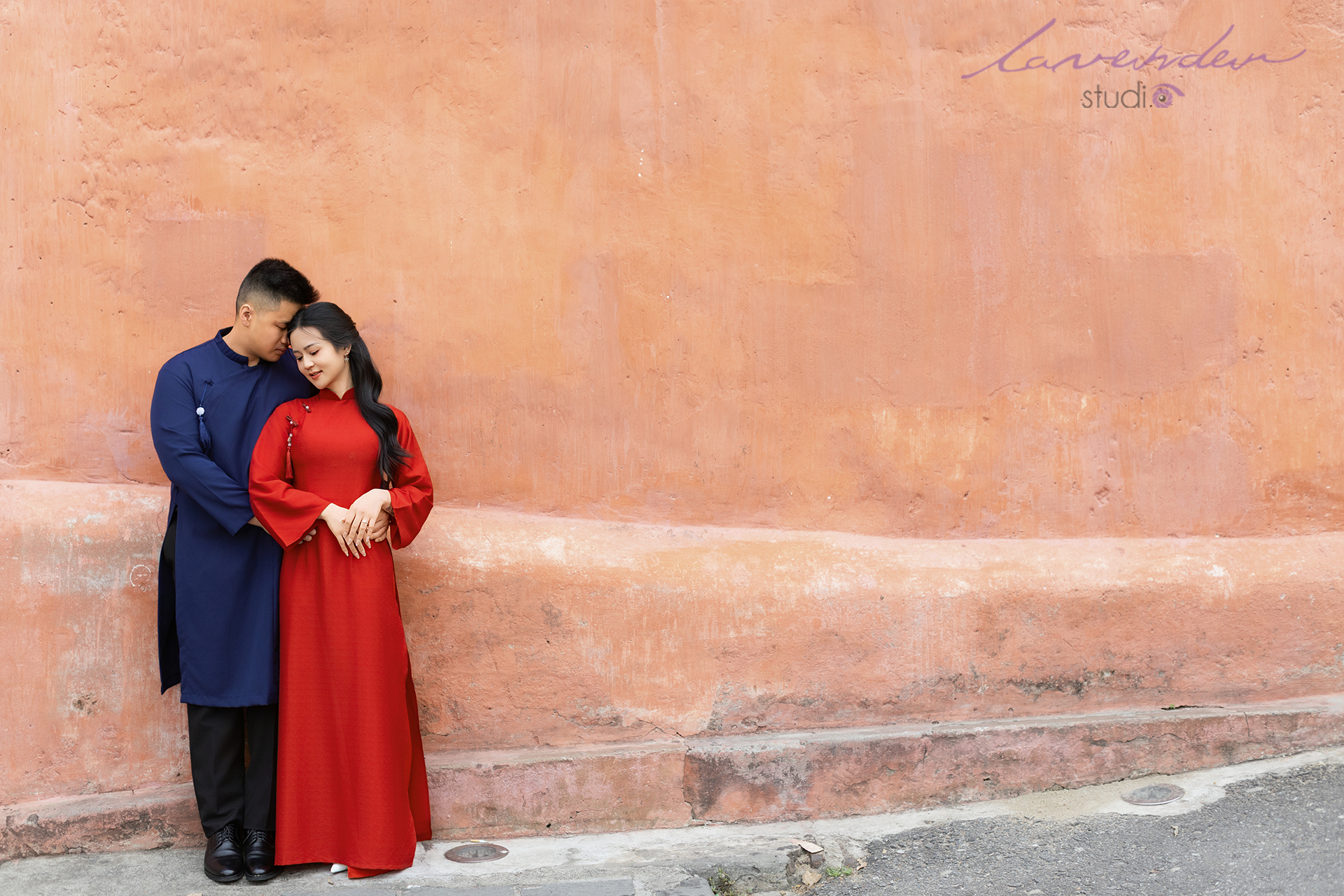 Concept chụp ảnh cưới 2026 ngoài trời đẹp và lãng mạn