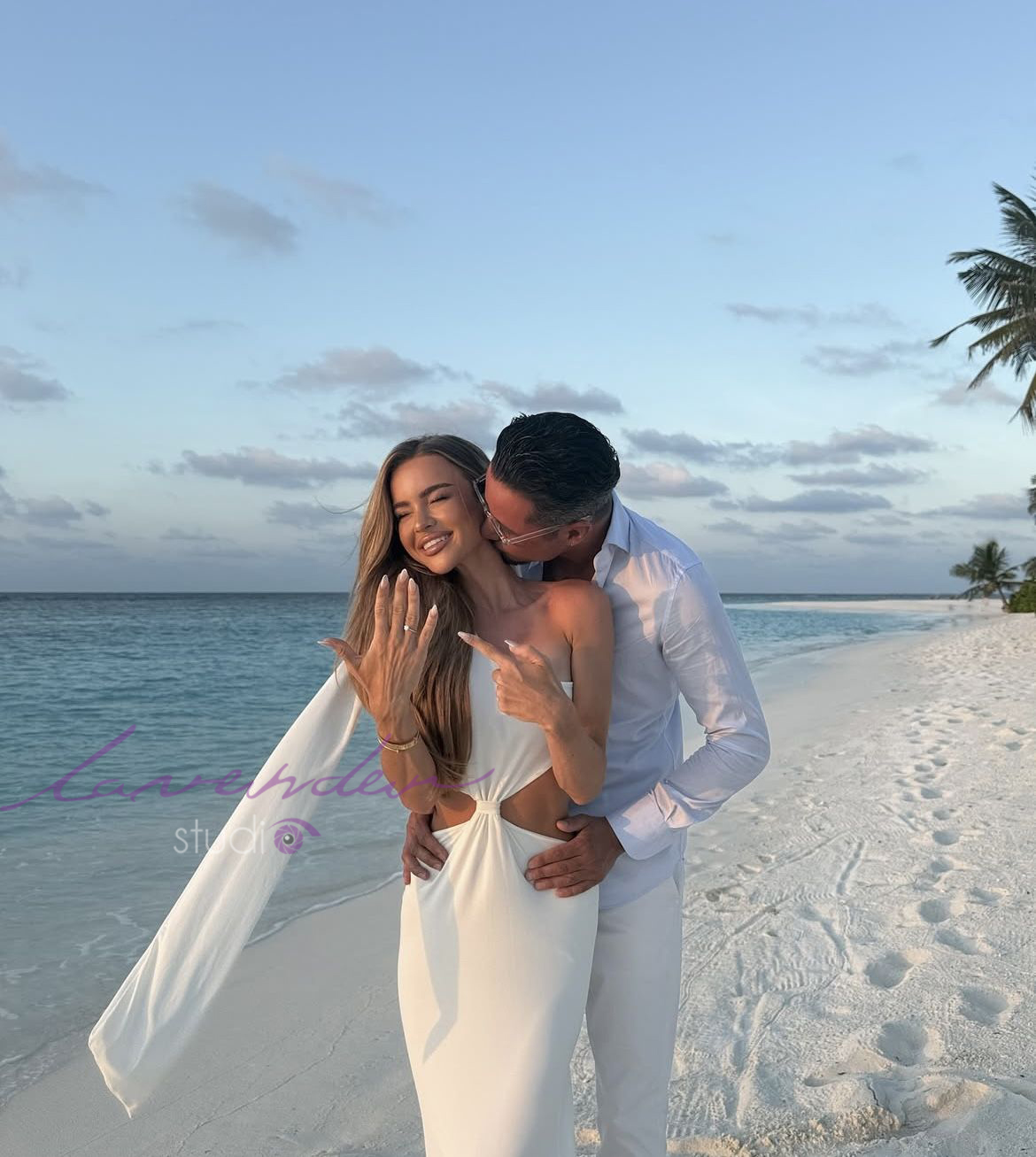 Top concept trang trí cầu hôn ở biển đẹp như phim 2026