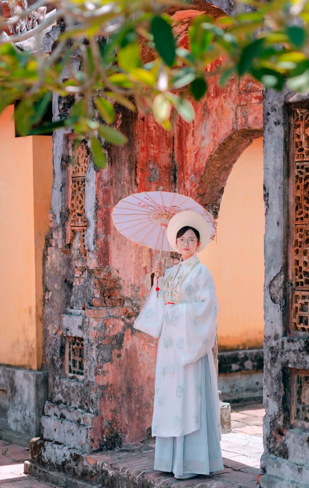 Top dịch vụ thuê thợ chụp ảnh ở Huế đẹp & uy tín nhất 2026 Top dịch vụ thuê thợ chụp ảnh ở Huế đẹp & uy tín nhất 2026
