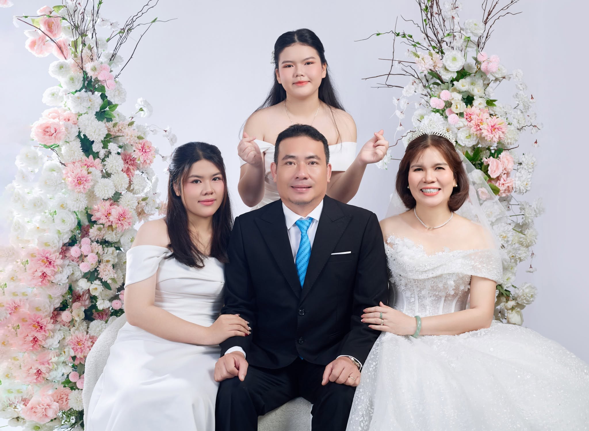 Chụp ảnh kỷ niệm 25 năm ngày cưới tặng bố mẹ (4) Chụp ảnh kỷ niệm 25 năm ngày cưới tặng bố mẹ (4)
