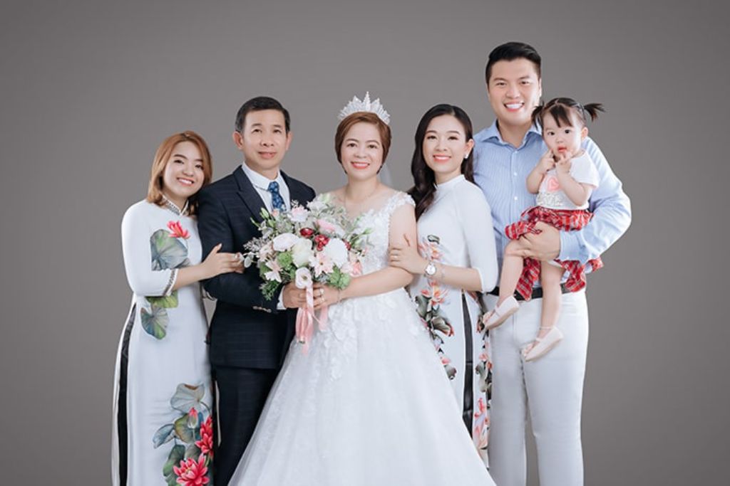 Chụp ảnh kỷ niệm 25 năm ngày cưới tặng bố mẹ (5) Chụp ảnh kỷ niệm 25 năm ngày cưới tặng bố mẹ (5)