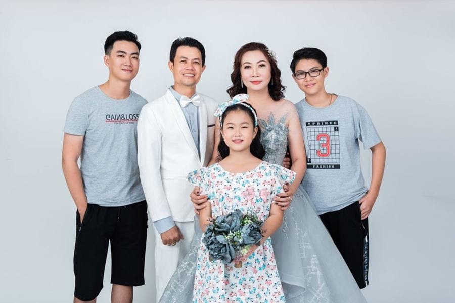 Chụp ảnh kỷ niệm 25 năm ngày cưới tặng bố mẹ (6) Chụp ảnh kỷ niệm 25 năm ngày cưới tặng bố mẹ (6)